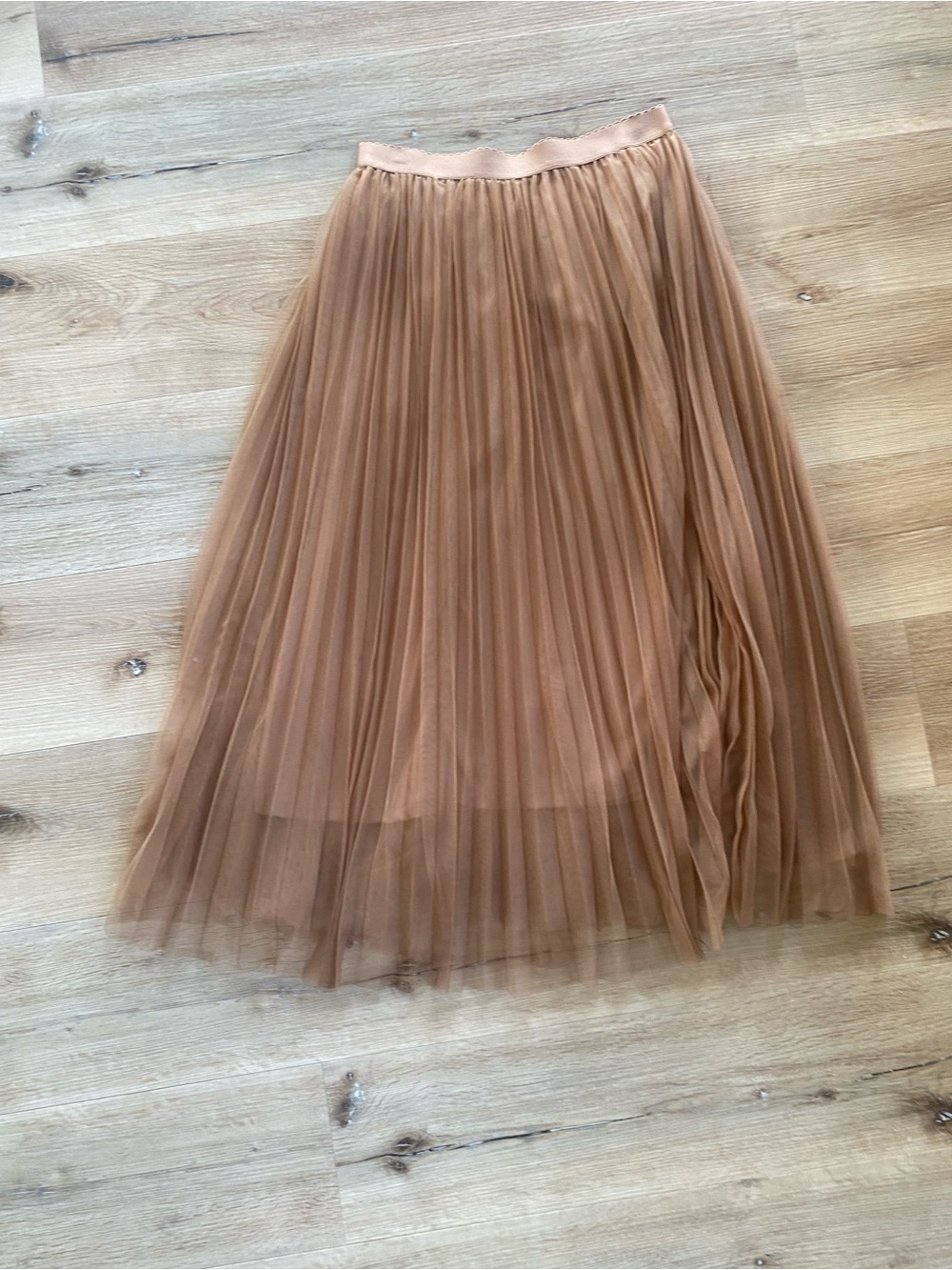 Women's Pleated Tulle Midi Skirt - Tan